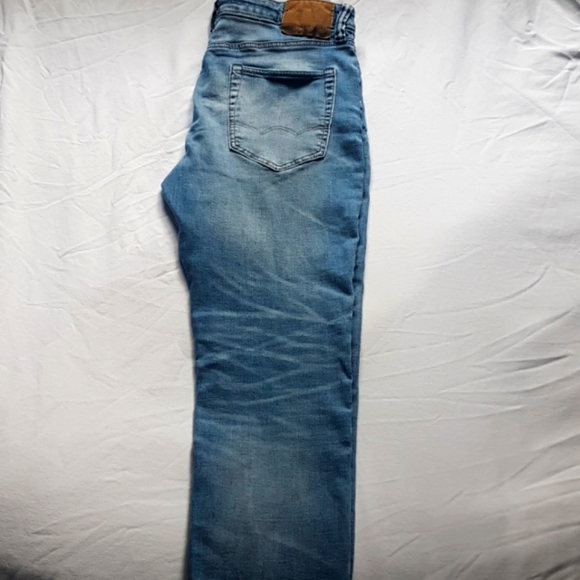 AE Airflex + Athletic Fit Jean - Picture 2 of 8